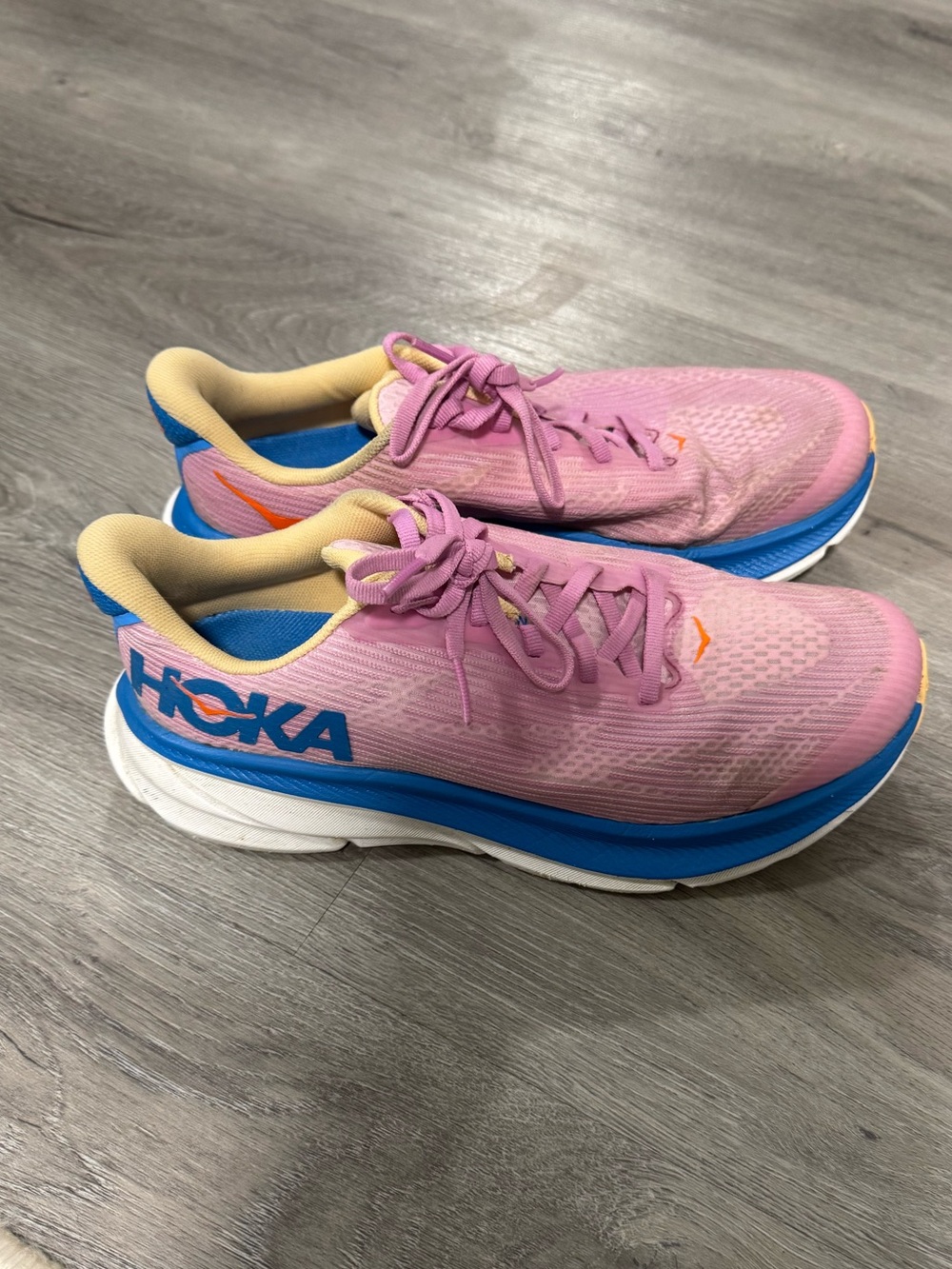 Hoka Clifton 9 - Girls Sz 6/ Women’s Sz 8 - Picture 2 of 5